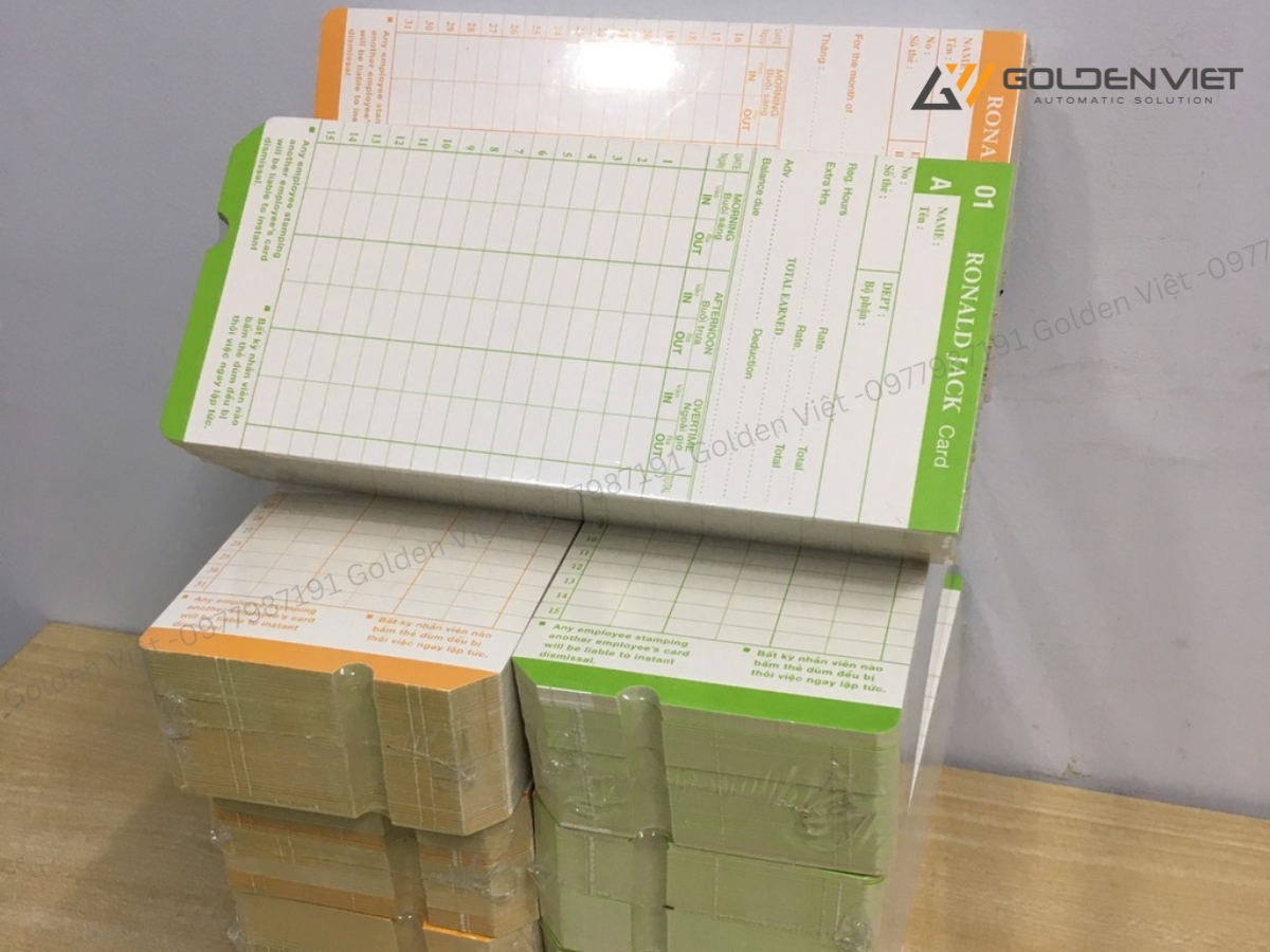 Sử dụng thẻ giấy phù hợp với loại máy chấm công