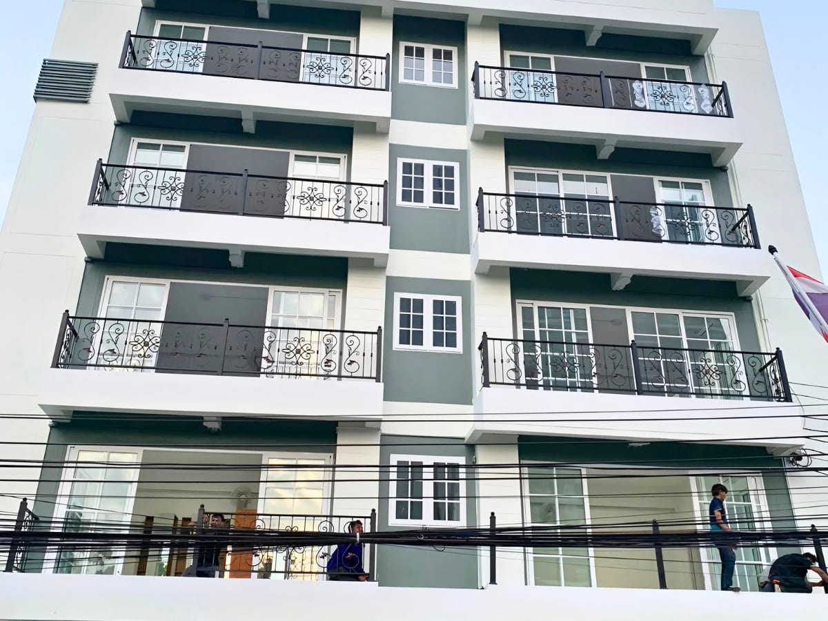 Lắp đặt lan can sắt ban công chung cư