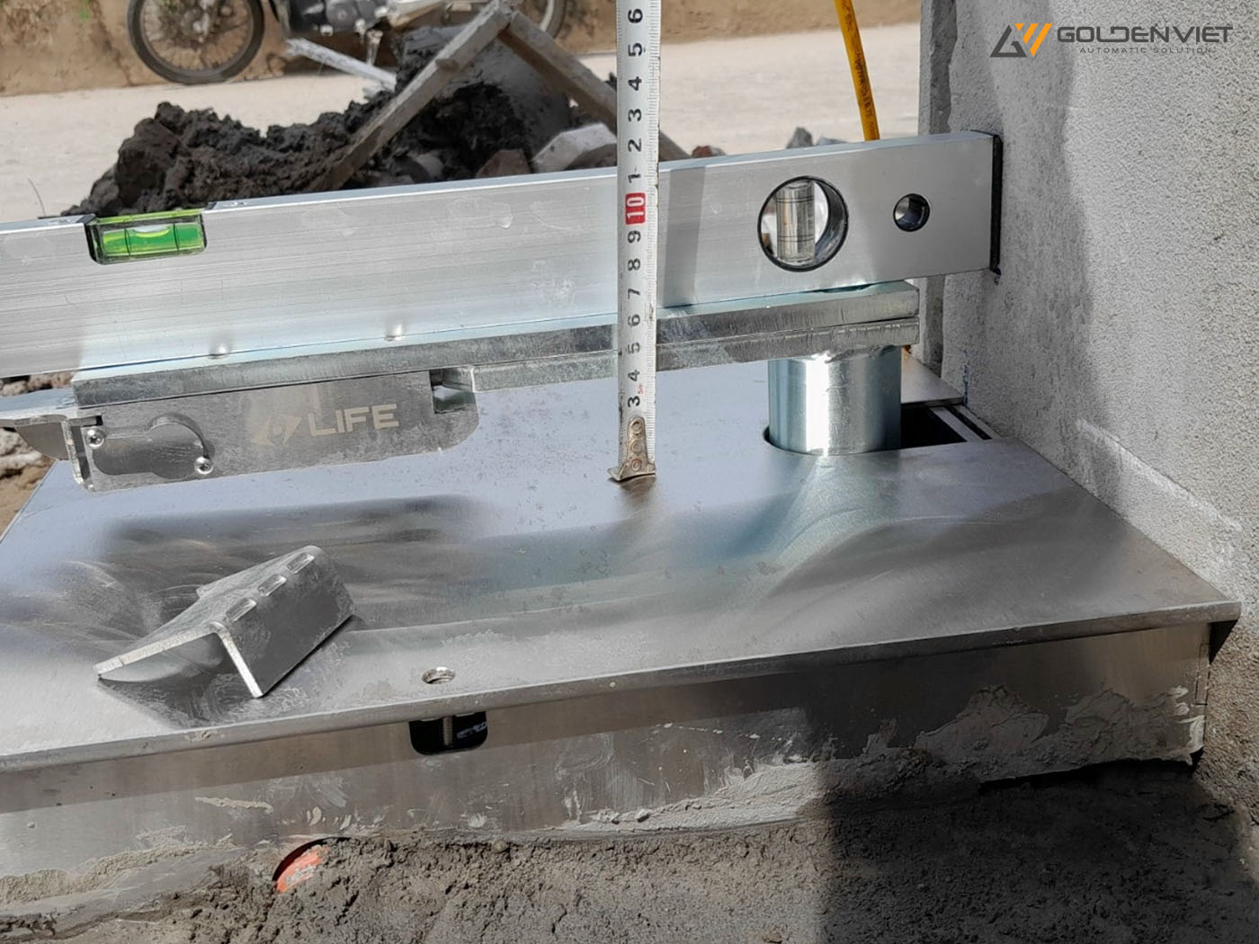 Đo lường lắp đặt động cơ cổng âm sàn tự động Life ER4 UNI 230V