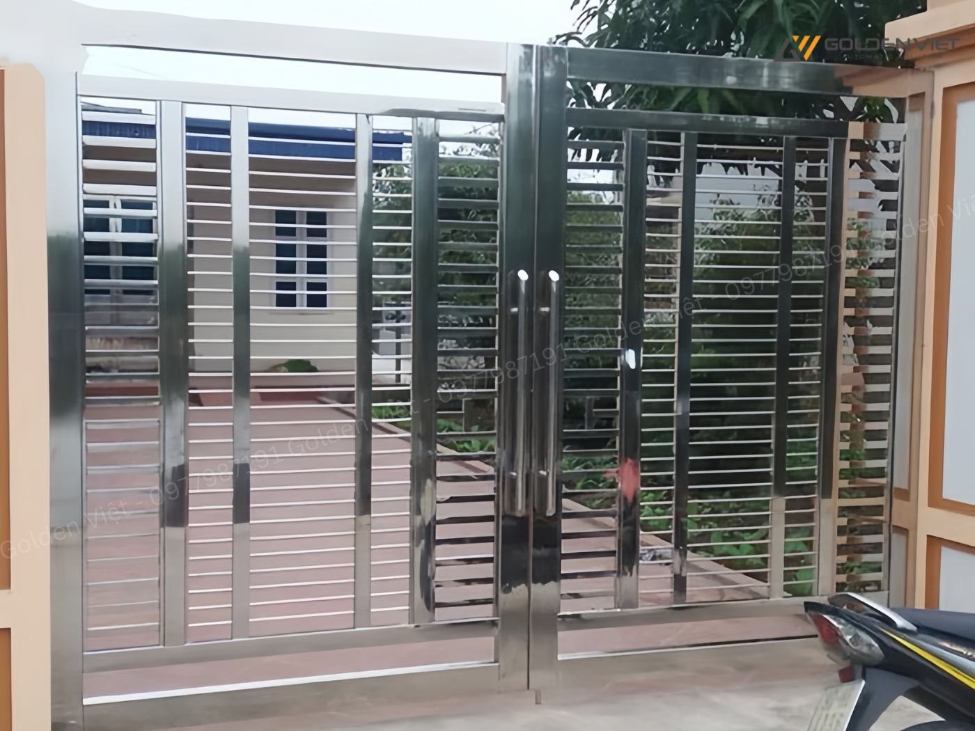 Thiết kế cổng inox đơn giản được sử dụng rộng rãi