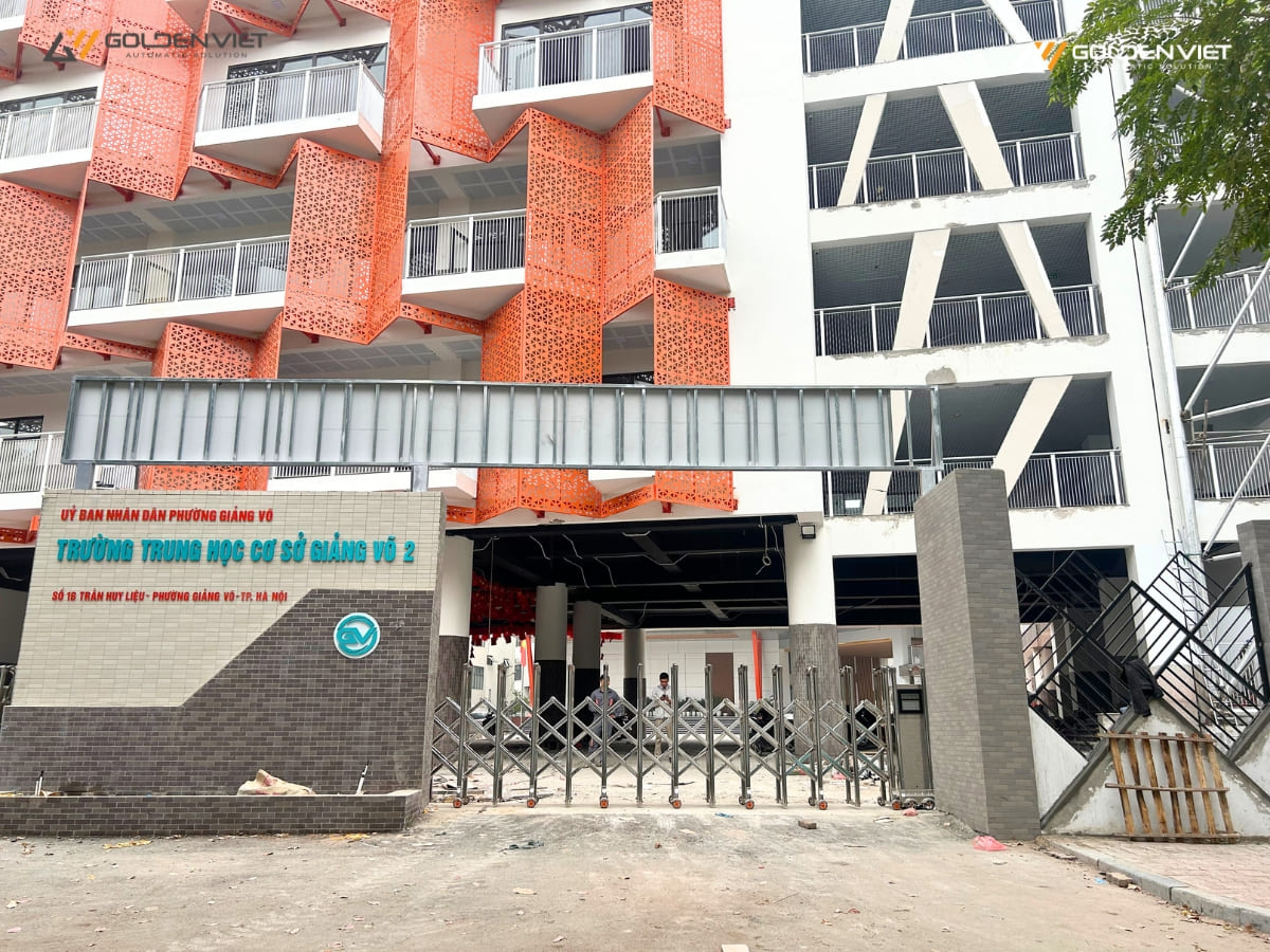 lắp đặt cổng xếp trường học