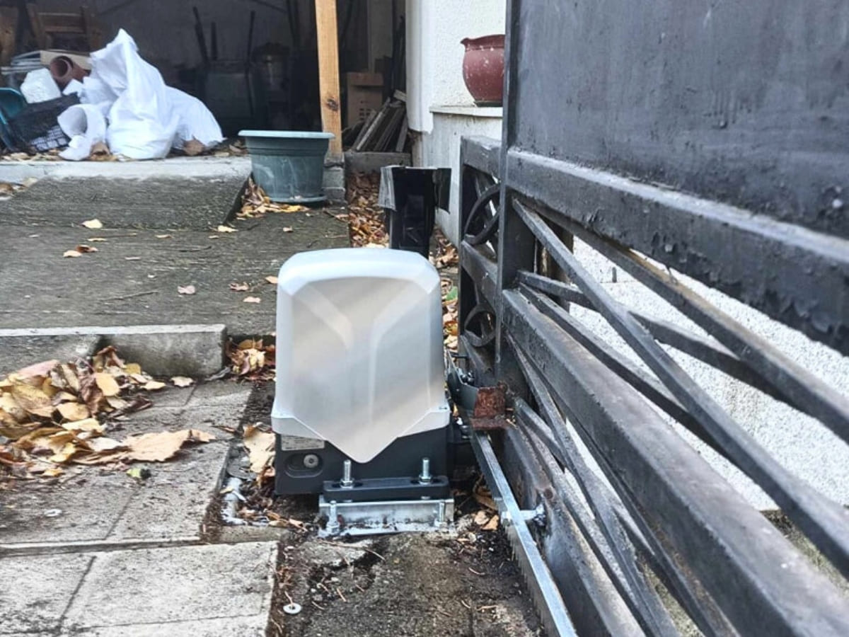 Cổng trượt tự động Proteco Mover 8 tiện lợi