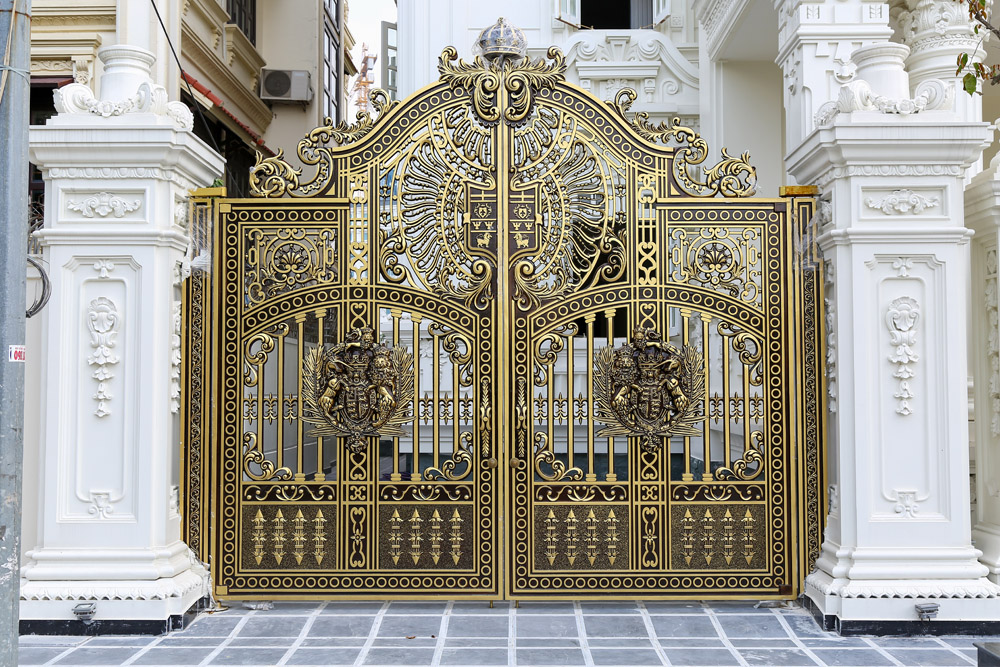 TRụ cổng hiện đại mang phong cách hoàng gia