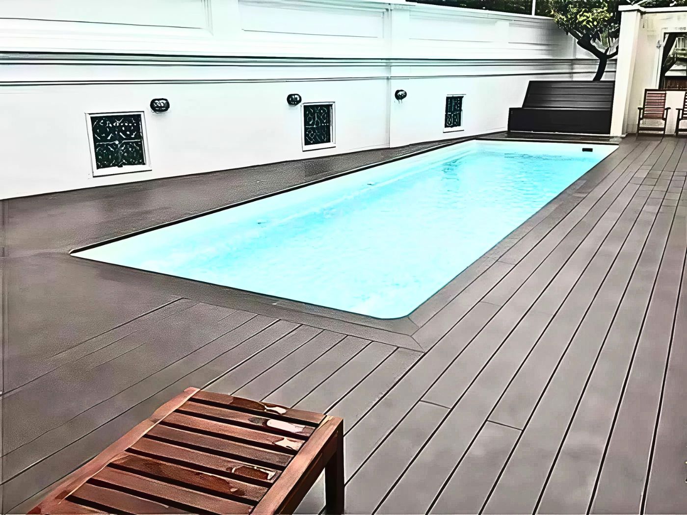 Nên lát gạch hay sàn nhựa giả gỗ ngoài trời - Chọn sàn nhựa giả gỗ