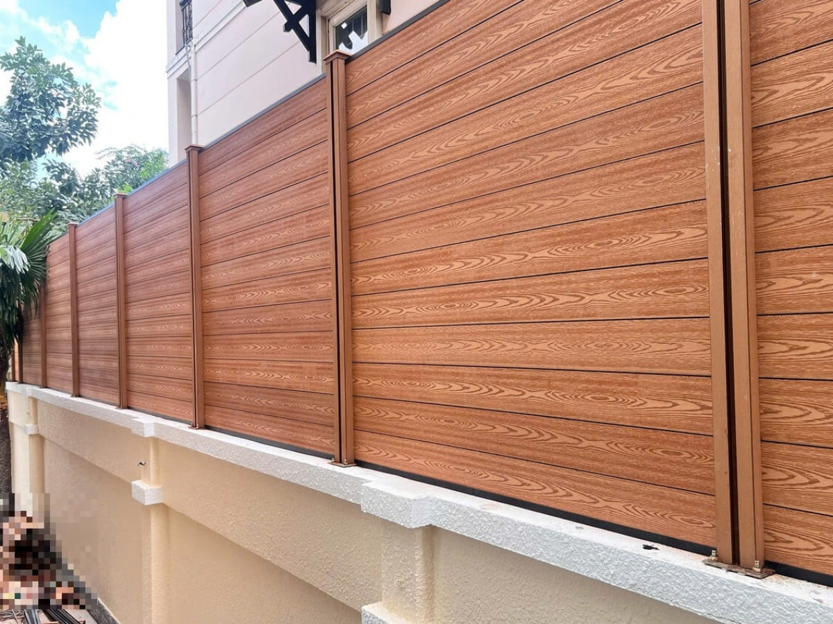 Hàng gào gỗ nhựa