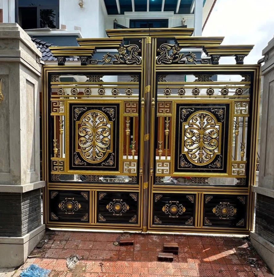 Lớp màu của cổng inox bền lâu