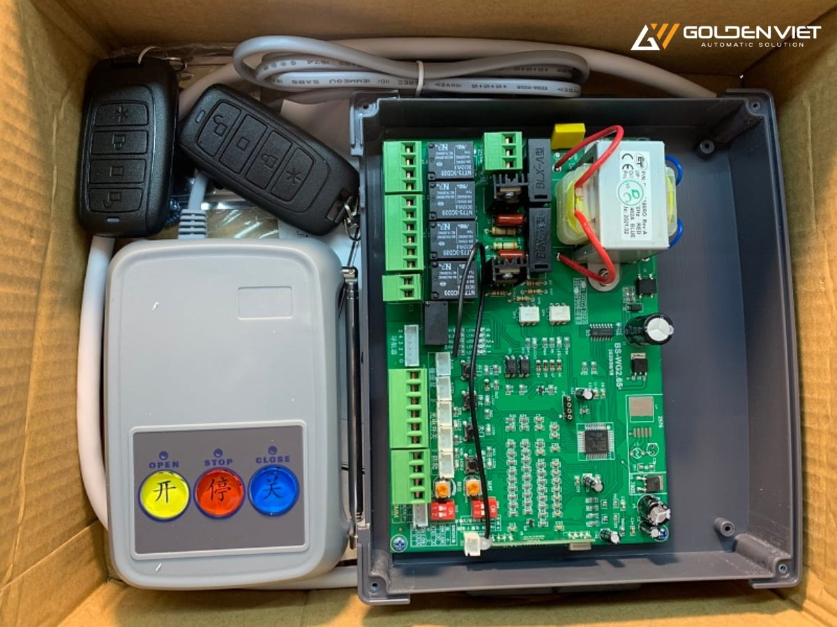 Nút nhấn để bàn tiện lợi cho việc điều khiển cổng xếp