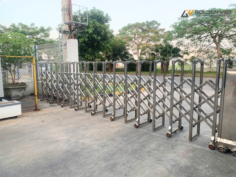 Vệ sinh cổng xếp inox giúp cổng vận hành trơn tru hơn