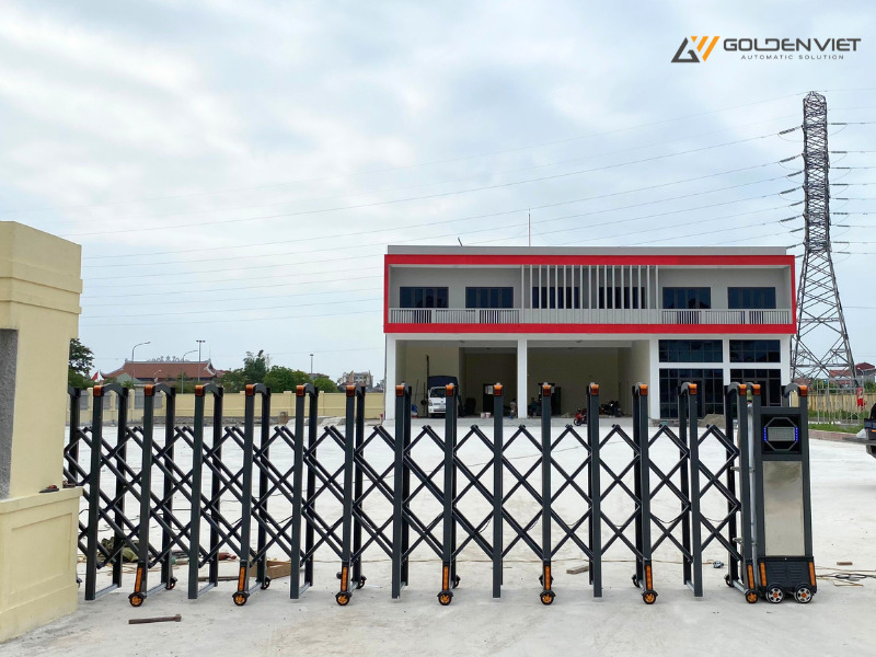Vệ sinh cổng xếp nhôm dễ dàng