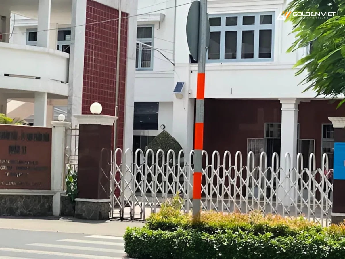 Sửa cổng xếp tự động tại TPHCM